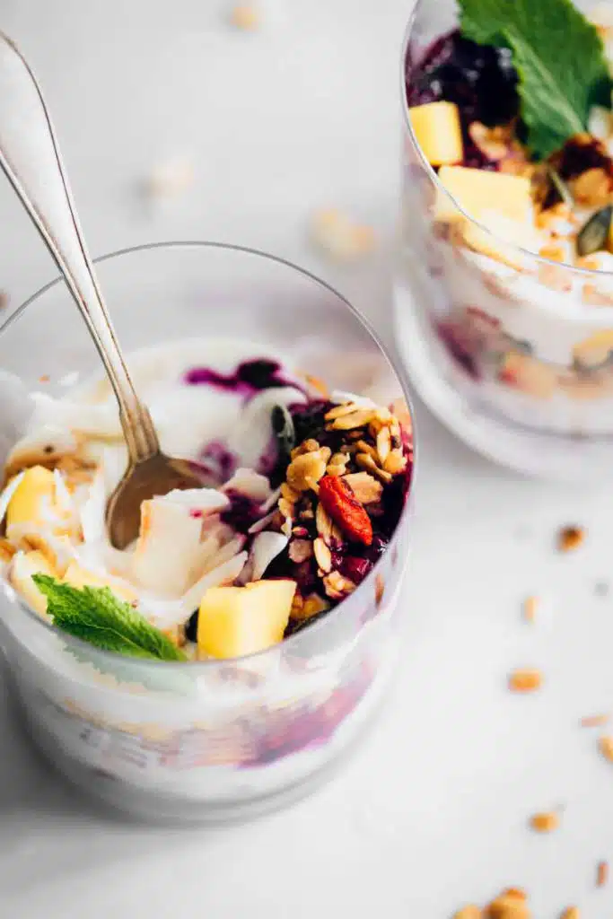 quick vegan breakfast recipes - vegan breakfast parfait