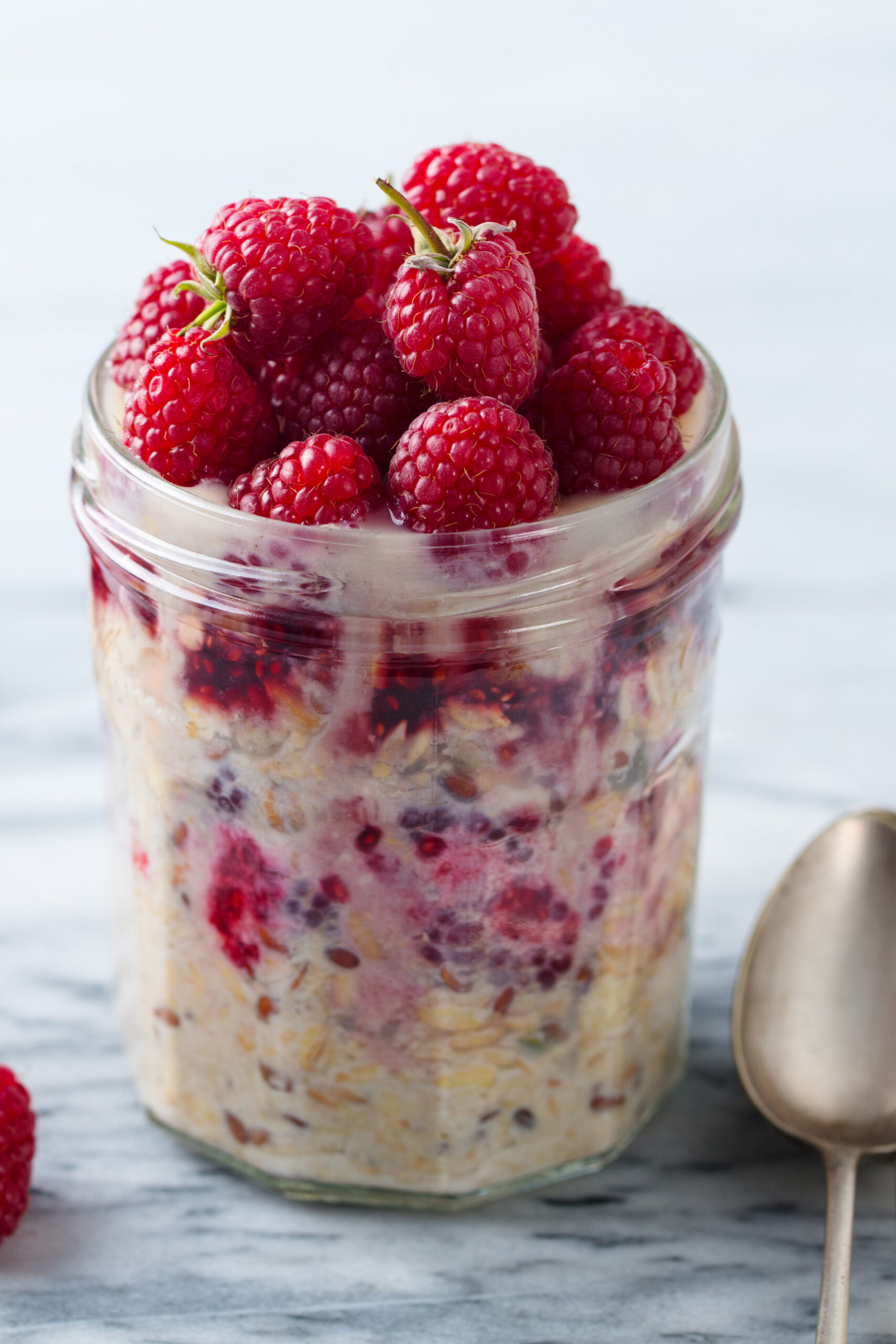 very berry overnight oats