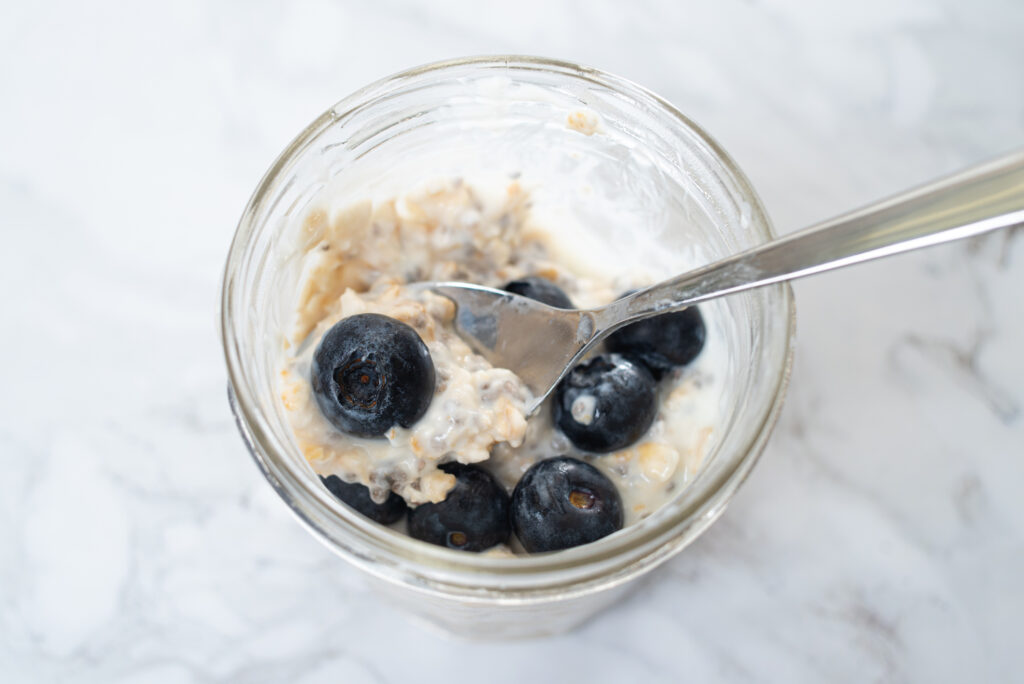 image of blueberry overnight oats