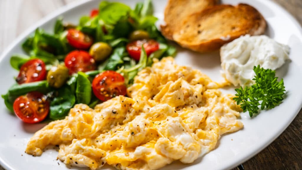 scrambled eggs with cottage cheese