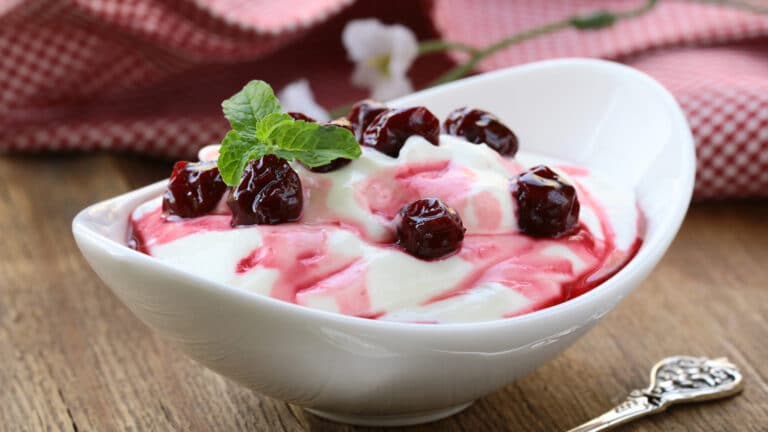 Image of healthy bedtime snacks - sour cherries and yogurt