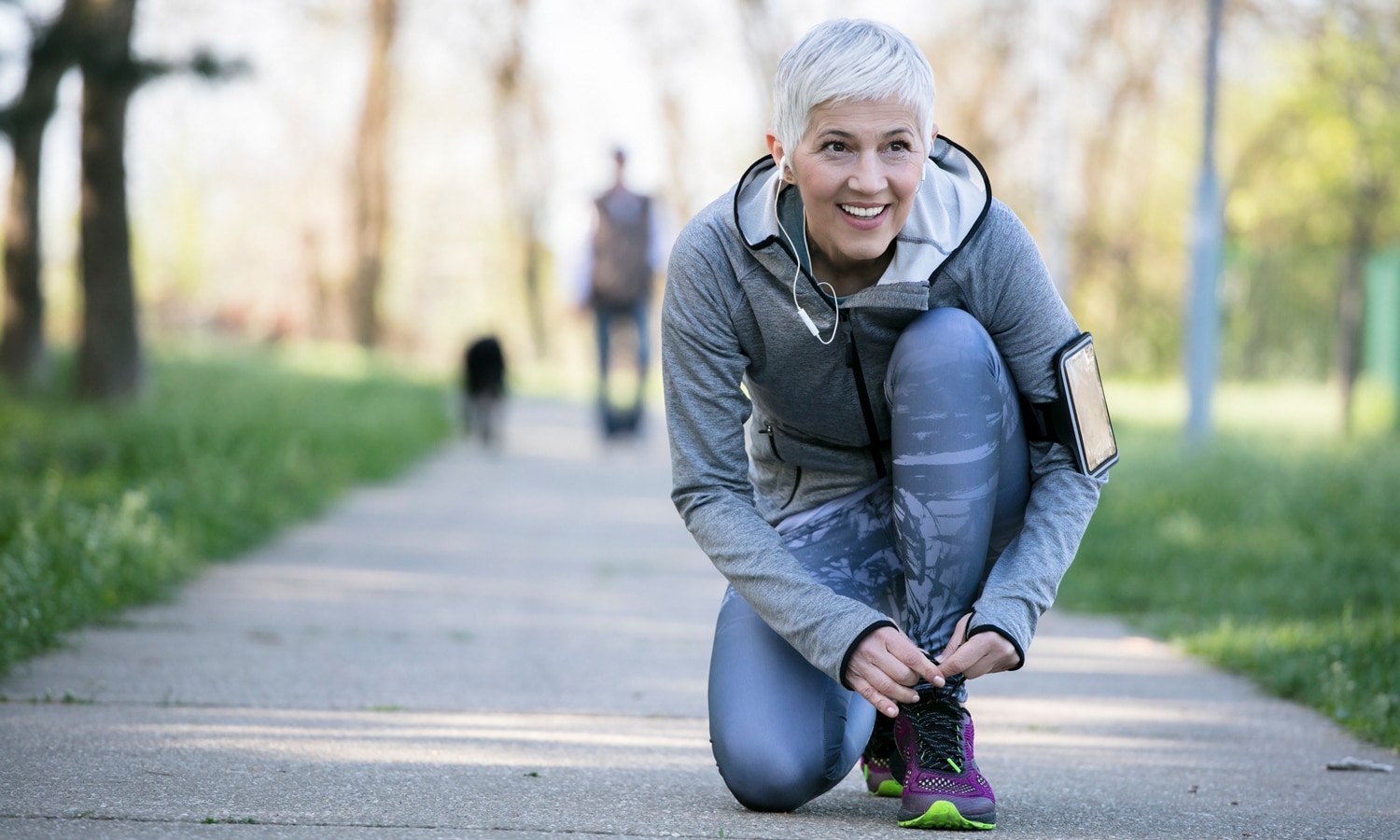Image of a female runner tying her laces